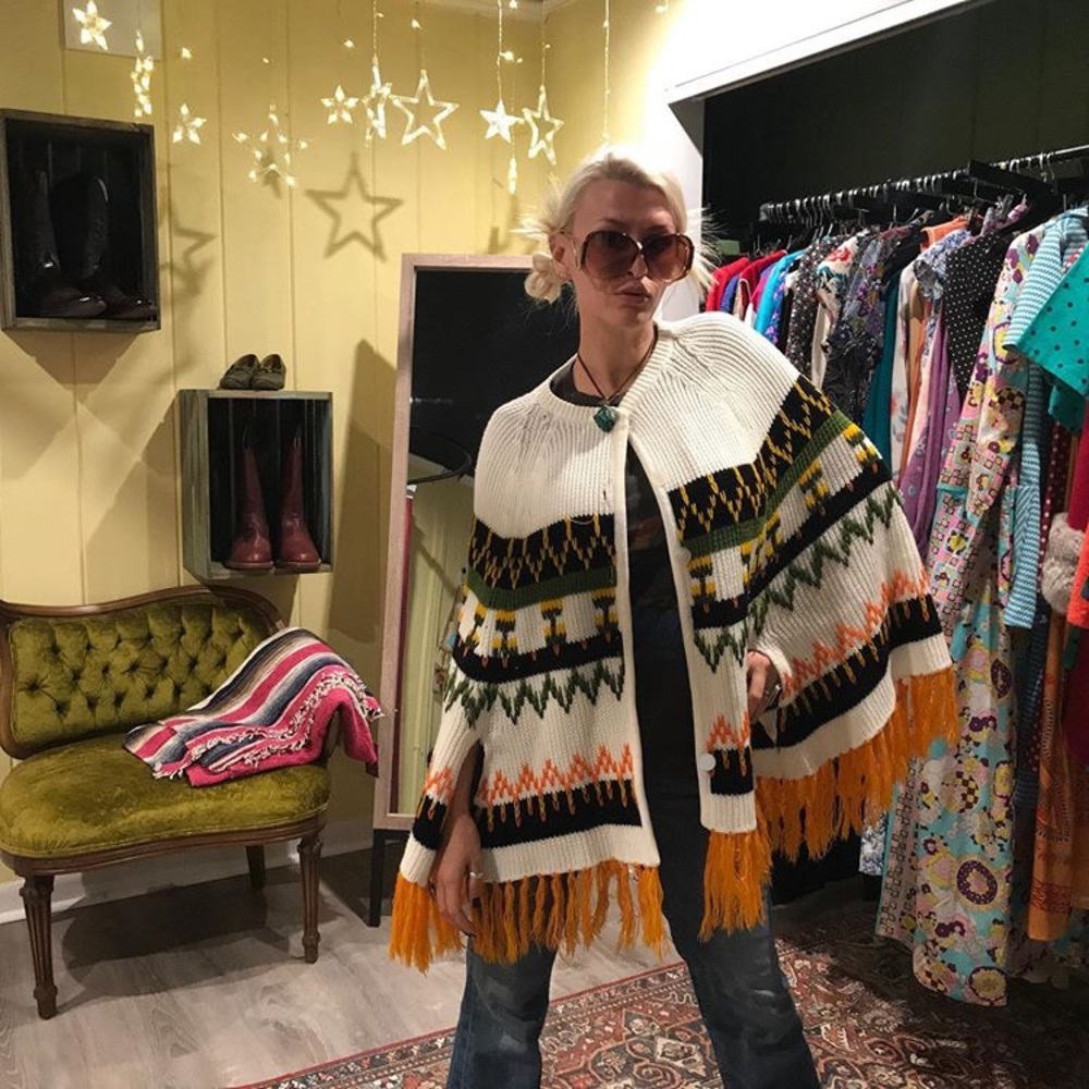 ❌SOLD🏷️Vintage 60/70’s poncho - Picture 2 of 4